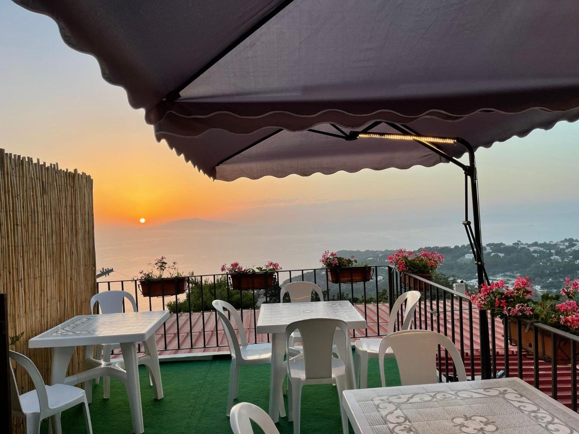 Le Ginestre Di Capri Bb & Holiday House Anacapri  Bagian luar foto