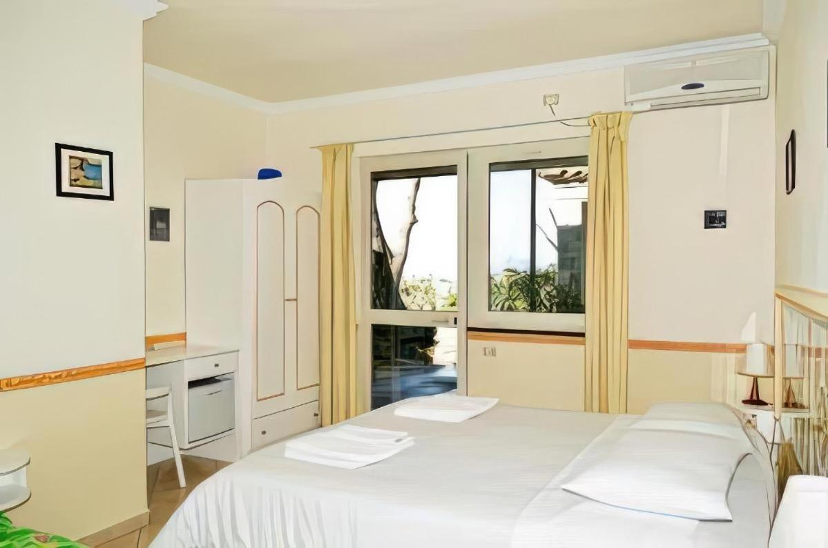 Le Ginestre Di Capri Bb & Holiday House Anacapri  Bagian luar foto