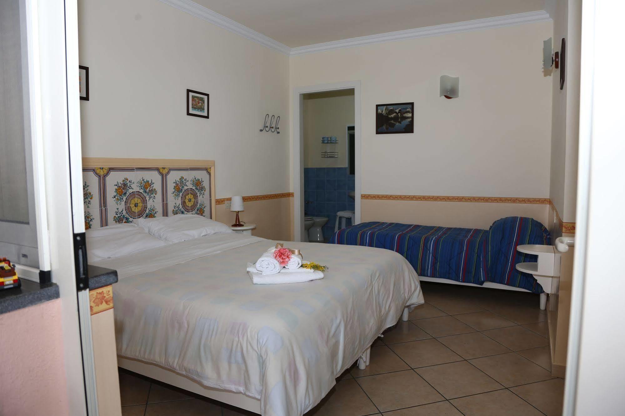Le Ginestre Di Capri Bb & Holiday House Anacapri  Bagian luar foto