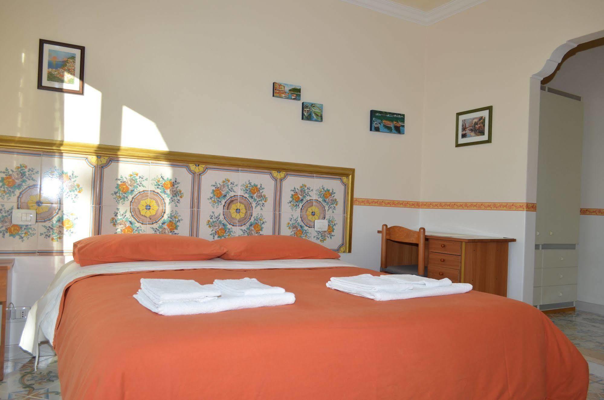 Le Ginestre Di Capri Bb & Holiday House Anacapri  Bagian luar foto