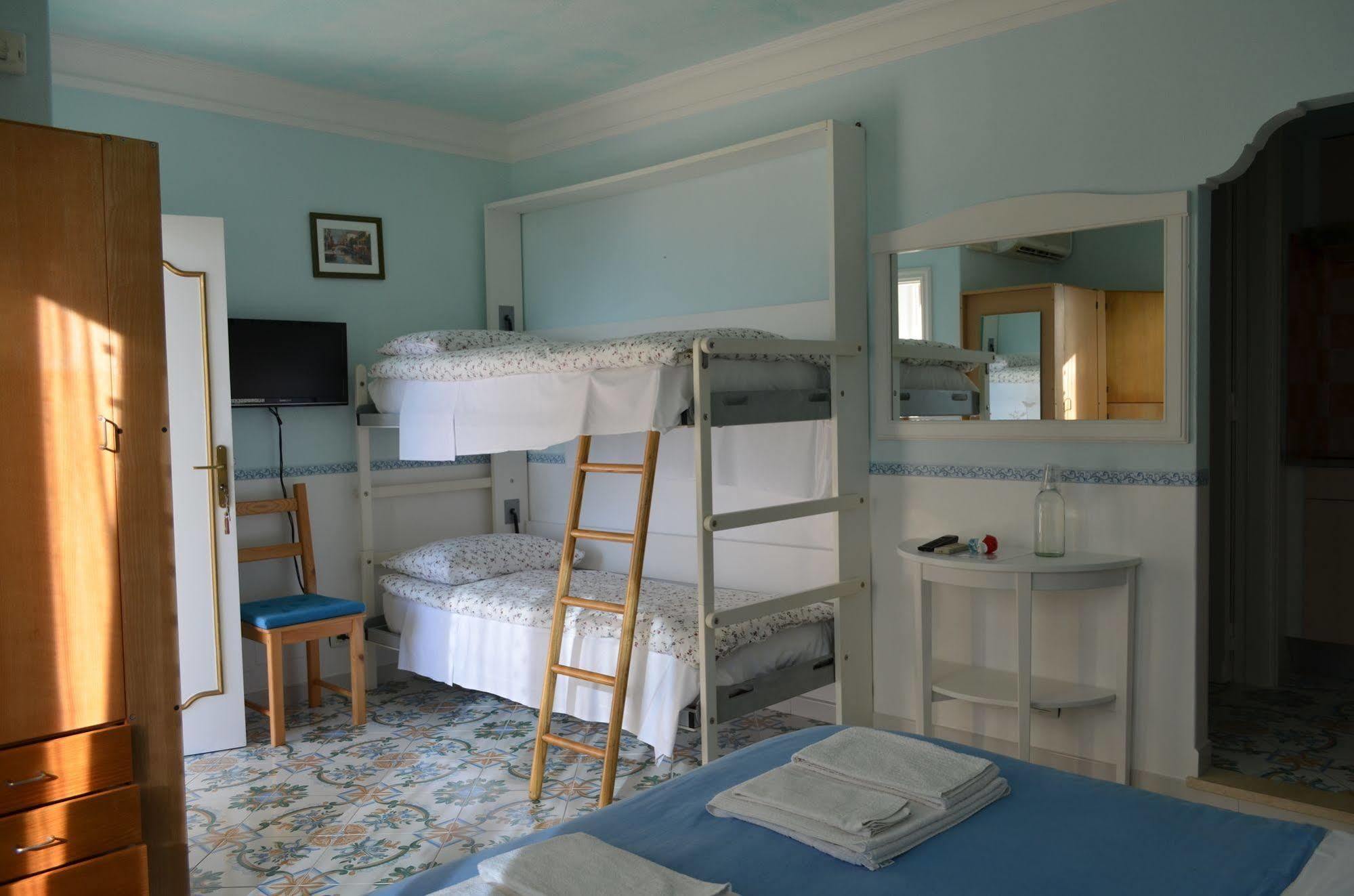 Le Ginestre Di Capri Bb & Holiday House Anacapri  Bagian luar foto