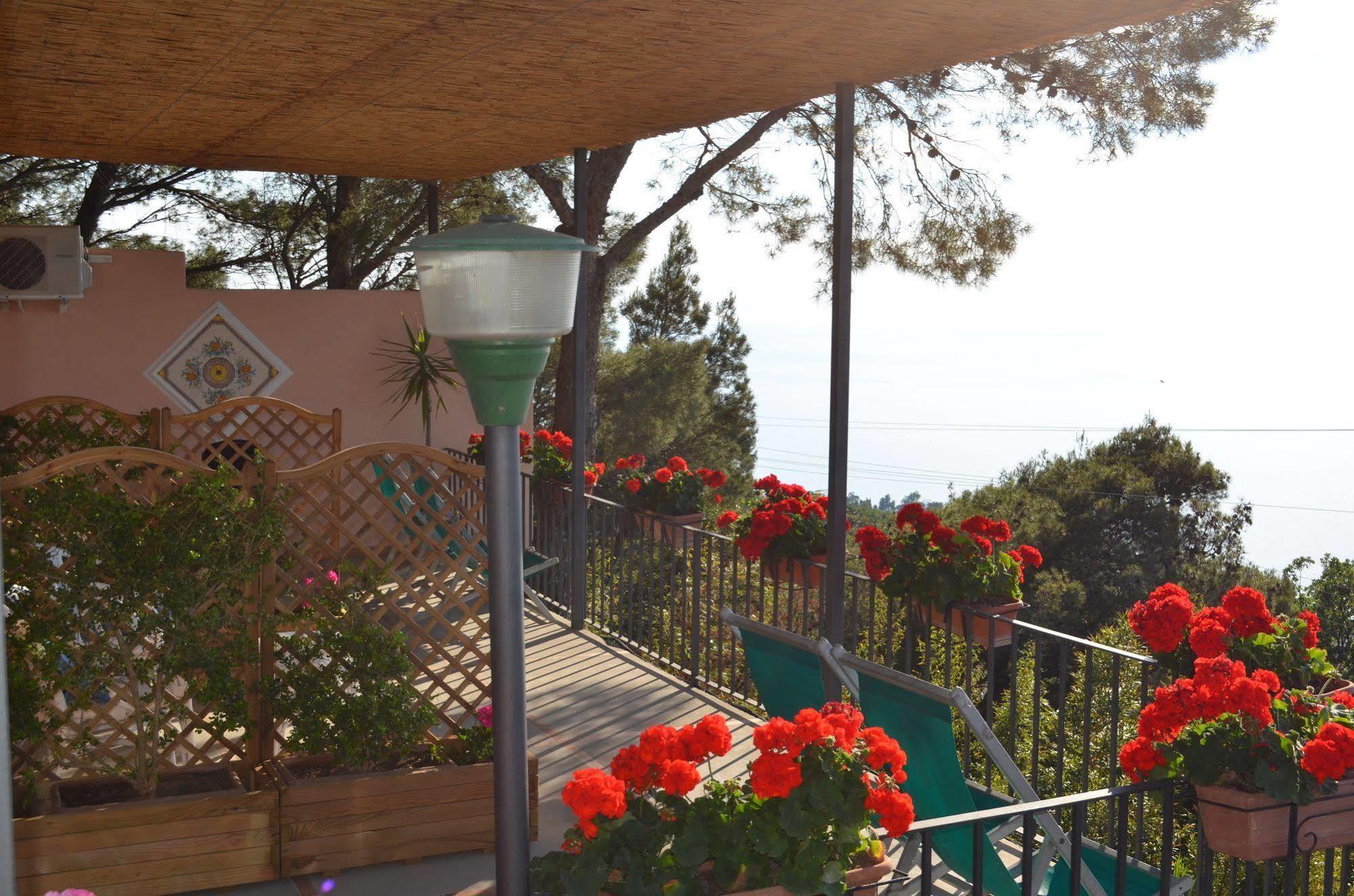 Le Ginestre Di Capri Bb & Holiday House Anacapri  Bagian luar foto